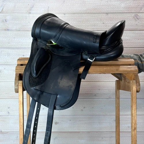 Used Schleese HK Dressage Saddle 17.5/MW - Image 5