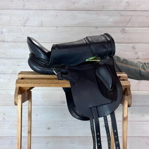 Used Schleese HK Dressage Saddle 17.5/MW - Image 8