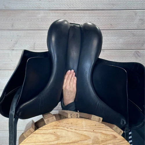 Used Stubben Portos Dressage Saddle 17.5/MW - Image 11