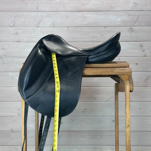 Used Stubben Portos Dressage Saddle 17.5/MW - Image 7
