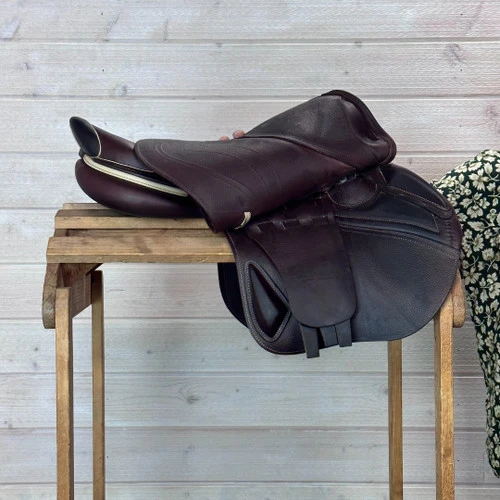 Used CWD 2GS Close Contact Saddle 18/M - Image 2