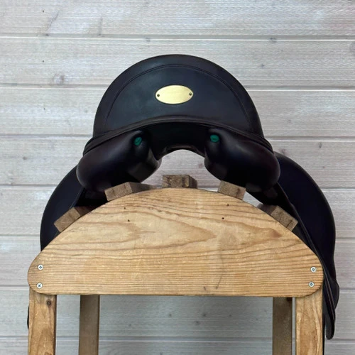 Used Equipe Viktoria Monoflap Dressage Saddle 17.5/W - Image 4