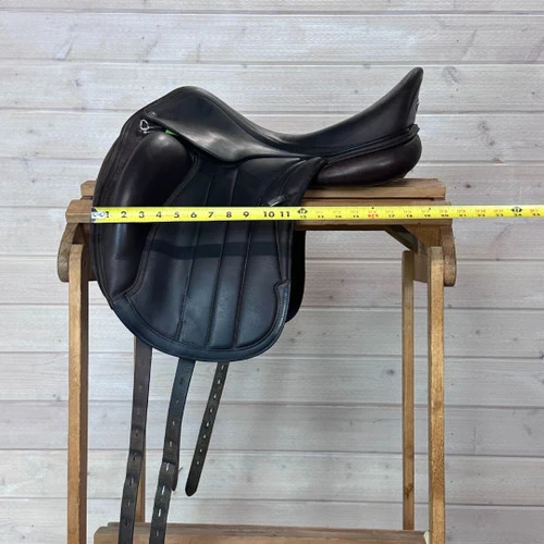 Used Equipe Viktoria Monoflap Dressage Saddle 17.5/W - Image 2